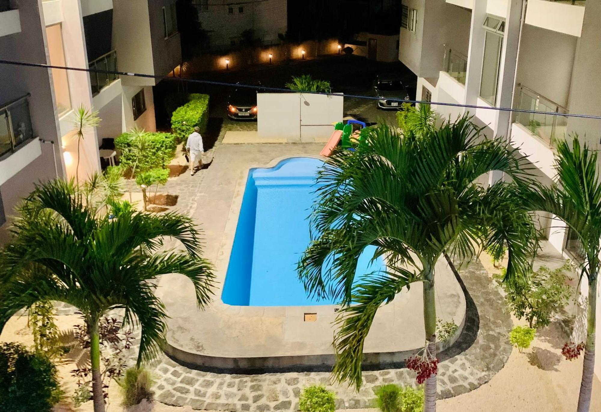 Ibiza Apartment - 150M From The Beach Flic en Flac Exterior foto